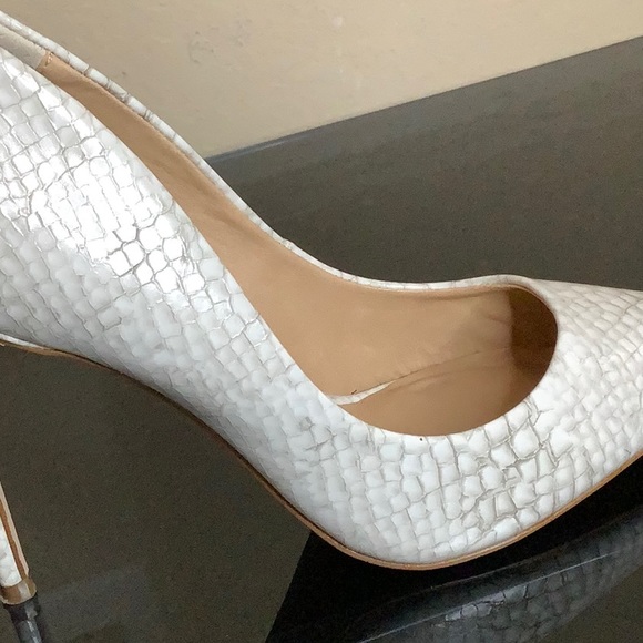 White crocodile print, pointy heels - Picture 7 of 10
